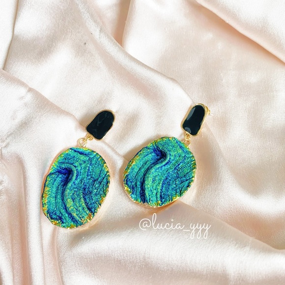 Ocean inspired stylish earrings - Picture 5 of 6